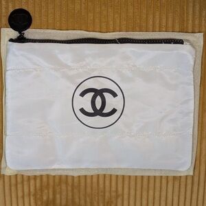 CHANEL White and Black Zippered Pouch